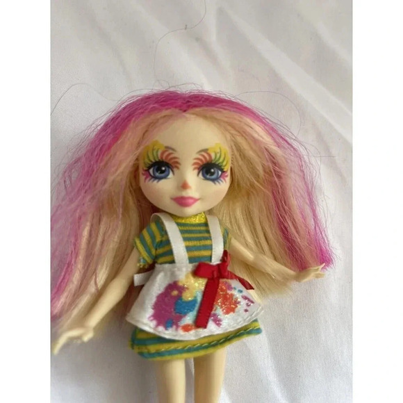 2018 Mattel Peeki Parrot 6” Enchantamals Doll - Picture 2 of 6